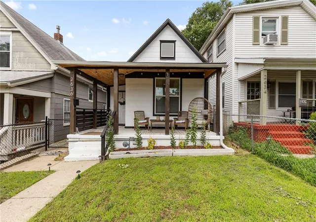 Photo 1 of Sale Pending at 2636 Madison Ave, Kansas City, MO 64108 | MLS# 2626140 | Listing updated on 2026-09-01