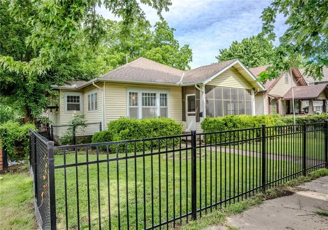 Homes for sale in Chanute, KS | 615 S Lafayette Ave, Chanute, KS 66720 | MLS# 2626145