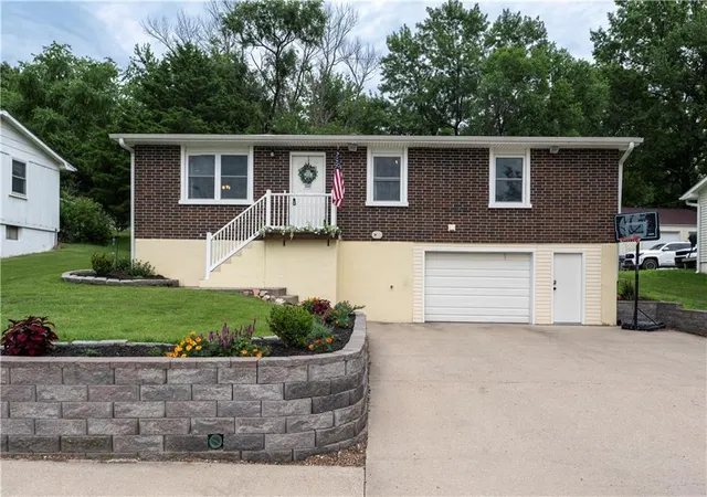 Homes for sale in Atchison, KS | 2220 Millwood Dr, Atchison, KS 66002 | MLS# 2626162
