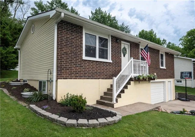 Homes for sale in Atchison, KS | 2220 Millwood Dr, Atchison, KS 66002 | MLS# 2626162