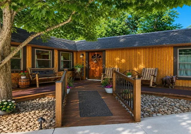 3rd image of 10 Oak Knoll Ct, Linn Valley, KS 66040 | MLS# 2626163