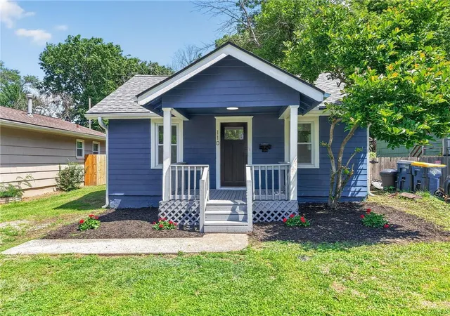 2nd image of 110 W 79th Ter, Kansas City, MO 64114 | MLS# 2626164