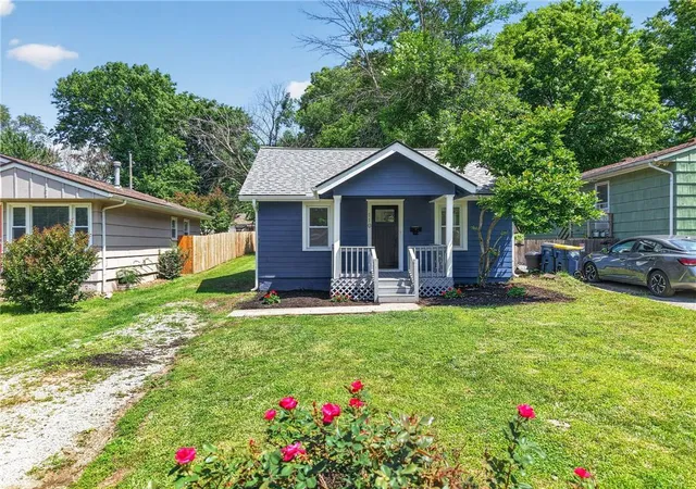 3rd image of 110 W 79Th Ter, Kansas City, MO 64114 | MLS# 2626164