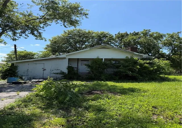 Single family home for sale at Summer St, El Dorado Springs, MO 64744 | MLS# 2626165