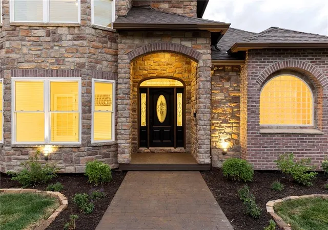 2nd image of 15614 Quail Ridge Dr, Smithville, MO 64089 | MLS# 2626174