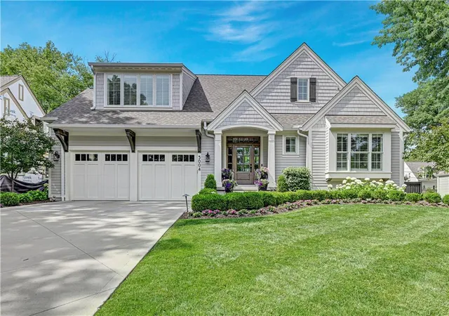 Homes for sale in Prairie Village, KS | 5004 W 70th St, Prairie Village, KS 66208 | MLS# 2626178