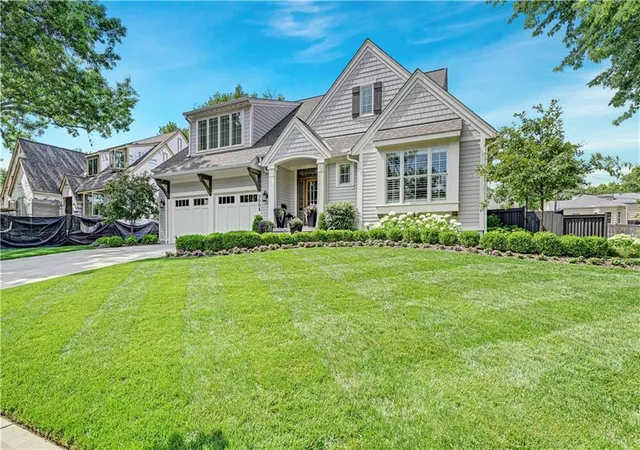 Homes for sale in Prairie Village, KS | 5004 W 70Th St, Prairie Village, KS 66208 | MLS# 2626178