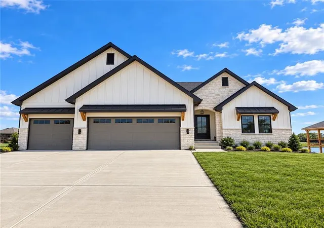 Photo 1 of Single family home for sale at 2335 Foxtail Dr, Kearney, MO 64060 | MLS# 2626179 | Listing updated on 2026-10-10