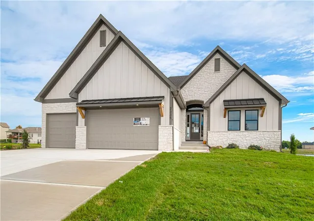 Photo 1 of Single family home for sale at 2335 Foxtail Dr, Kearney, MO 64060 | MLS# 2626179 | Listing updated on 2026-10-20