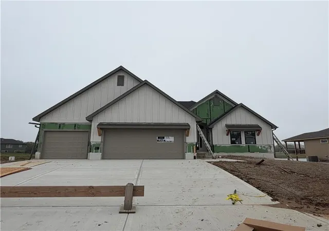 Photo 1 of Single family home for sale at 2335 Foxtail Dr, Kearney, MO 64060 | MLS# 2626179 | Listing updated on 2026-10-08