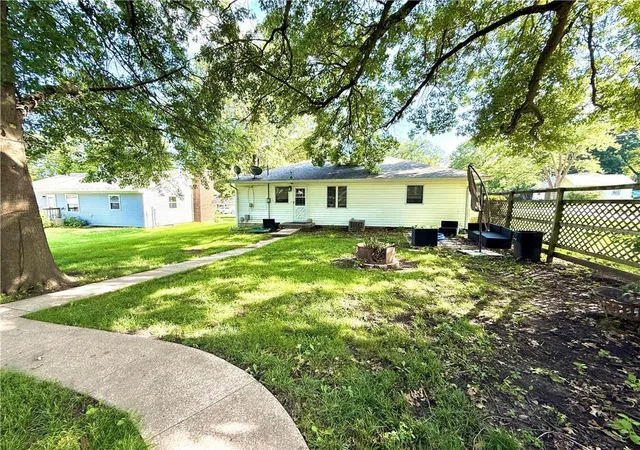 18th image of 733 W Thompson St, Maryville, MO 64468 | MLS# 2626183