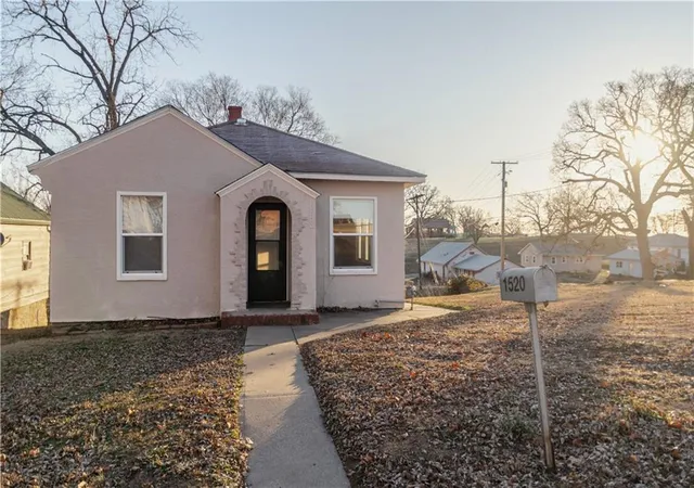 Homes for sale in Atchison, KS | 1520 S 7th St, Atchison, KS 66002 | MLS# 2626190