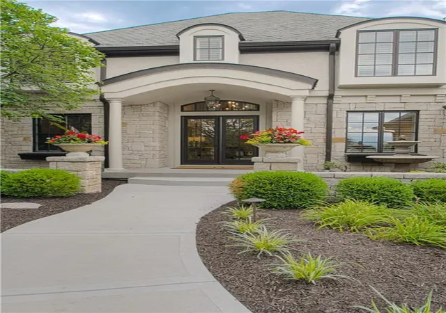 2nd image of 15925 King St, Overland Park, KS 66221 | MLS# 2626193