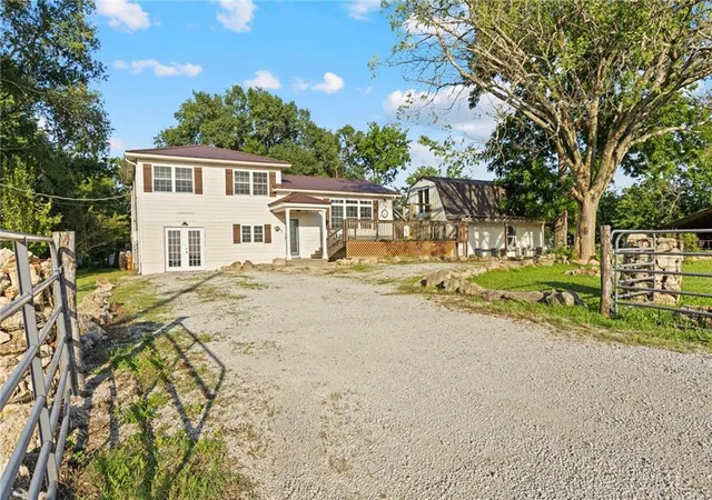 2nd image of 1143 227th St, Fort Scott, KS 66701 | MLS# 2626202