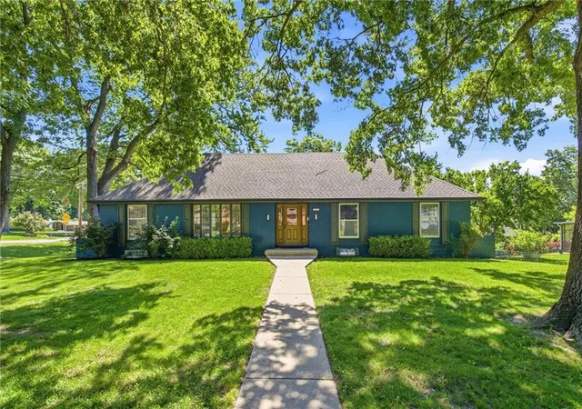 1st image of 9501 Canterbury St, Leawood, KS 66206 | MLS# 2626209