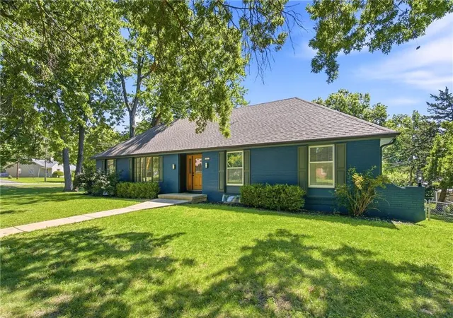 2nd image of 9501 Canterbury St, Leawood, KS 66206 | MLS# 2626209