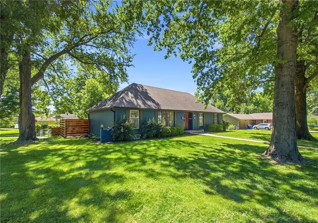 37th image of 9501 Canterbury St, Leawood, KS 66206 | MLS# 2626209