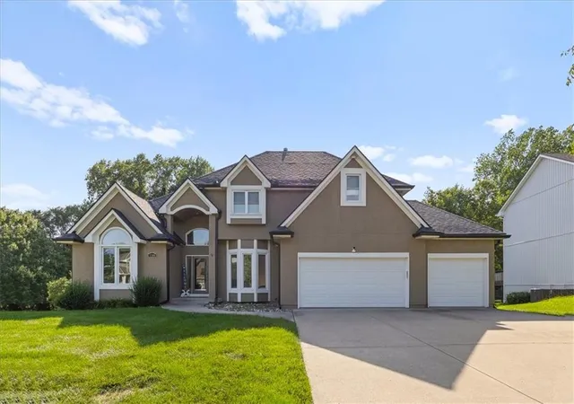 Homes for sale in Lees Summit, MO | 1308 Sw Surrey Ter, Lees Summit, MO 64081 | MLS# 2626213
