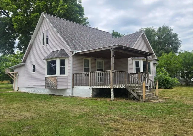 Homes for sale in Leeton, MO | 422 S Graham St, Leeton, MO 64761 | MLS# 2626215
