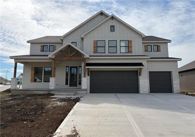 Photo 1 of Single family home for sale at 17131 S Barstow St, Olathe, KS 66062 | MLS# 2626221 | Listing updated on 2026-10-10