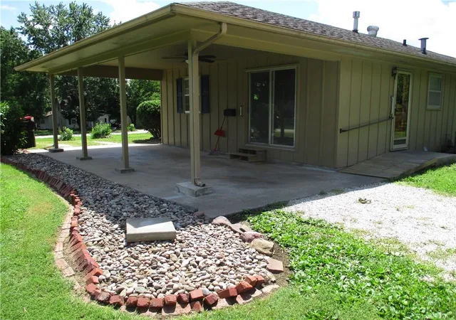 Homes for sale in Garnett, KS | 343 E 1St Ave, Garnett, KS 66032 | MLS# 2626222