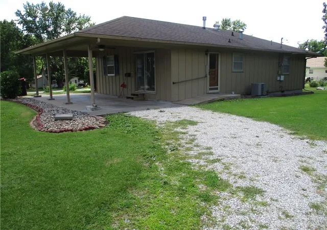 Homes for sale in Garnett, KS | 343 E 1St Ave, Garnett, KS 66032 | MLS# 2626222