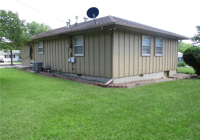 Homes for sale in Garnett, KS | 343 E 1St Ave, Garnett, KS 66032 | MLS# 2626222