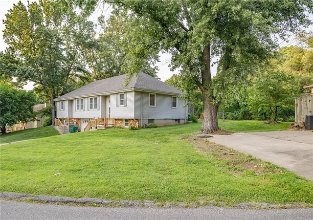 2nd image of 4540 Melody Ln, Kansas City, KS 66106 | MLS# 2626235