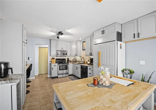 Photo 4 of Single family home for sale at 3503 Easy St, Saint Joseph, MO 64503 | MLS# 2626236 | Listing updated on 2026-09-04