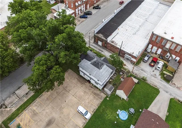 34th image of 113 N 7th St, Neodesha, KS 66757 | MLS# 2626240