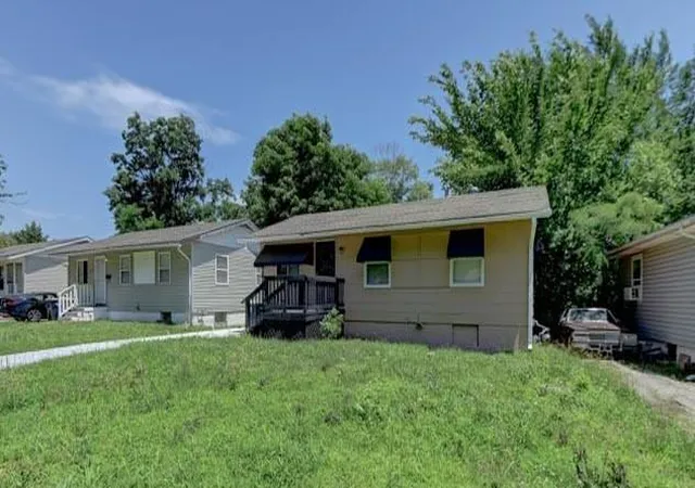 2nd image of 4629 Elmwood Ave, Kansas City, MO 64130 | MLS# 2626246