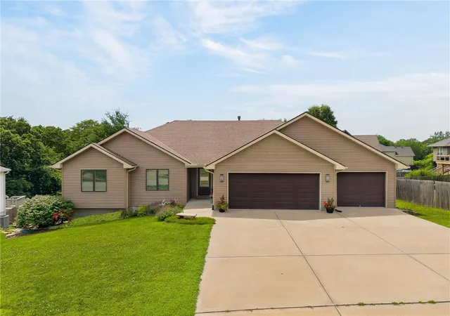 Homes for sale in Kearney, MO | 2301 Woodland Cir, Kearney, MO 64060 | MLS# 2626248