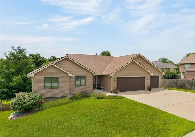 Homes for sale in Kearney, MO | 2301 Woodland Cir, Kearney, MO 64060 | MLS# 2626248