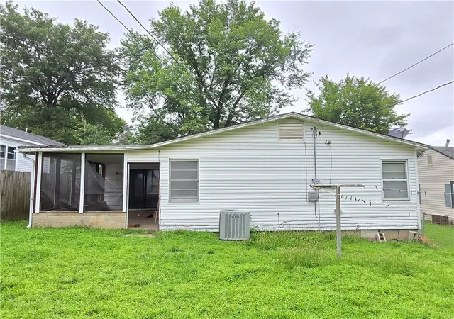 3rd image of 1309 W Martin St, Coffeyville, KS 67337 | MLS# 2626249