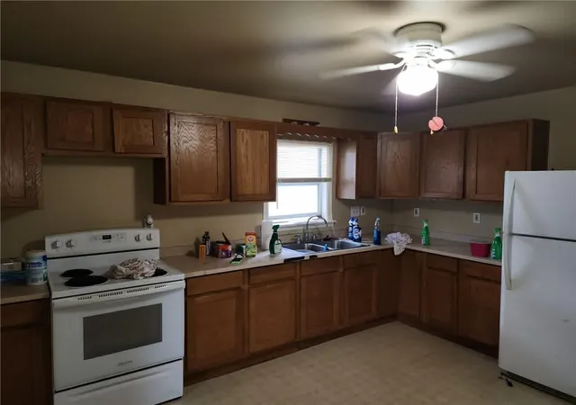 Photo 3 of Single family home for sale at 119 W Kansas St, Pittsburg, KS 66762 | MLS# 2626252 | Listing updated on 2026-06-18