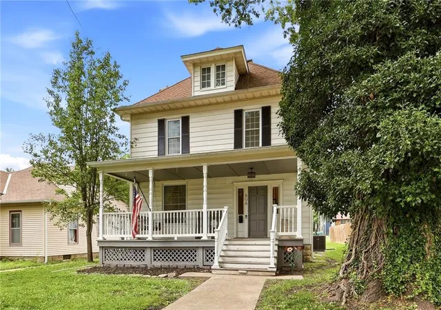 Homes for sale in Paola, KS | 606 E Peoria St, Paola, KS 66071 | MLS# 2626254