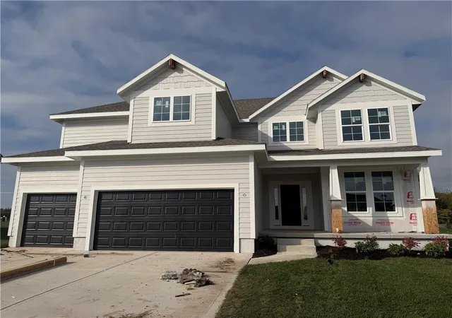 Single family home for sale at 11360 S Emerald St, Olathe, KS 66061 | MLS# 2626263