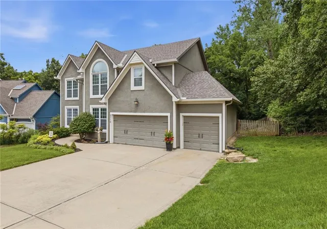 2nd image of 5710 Pflumm Rd, Shawnee, KS 66216 | MLS# 2626264