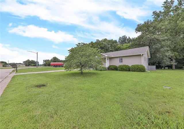 Homes for sale in Caney, KS | 1003 S Ridgeway St, Caney, KS 67333 | MLS# 2626265