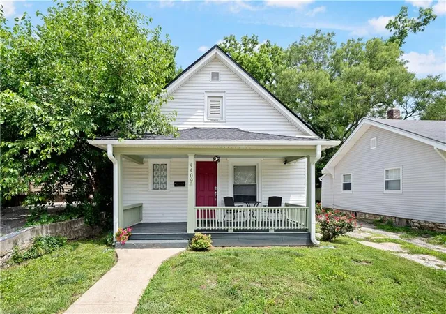 Photo 1 of Sale Pending at 4409 Bell St, Kansas City, MO 64111 | MLS# 2626275 | Listing updated on 2026-08-28