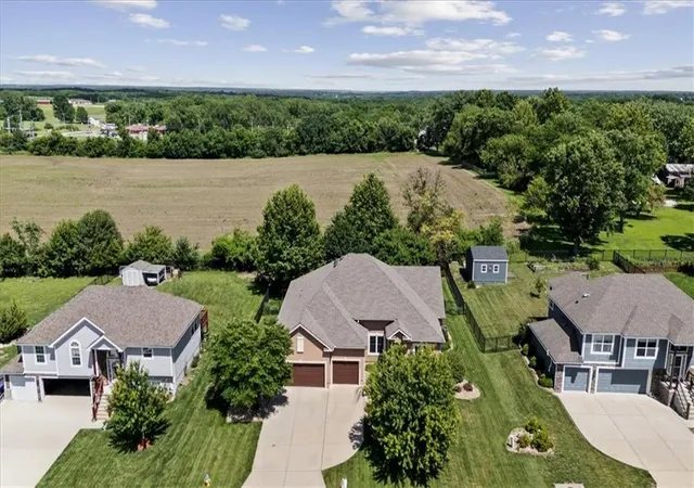 Homes for sale in Basehor, KS | 6989 141St St, Basehor, KS 66007 | MLS# 2626281