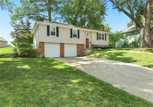 Homes for sale in Merriam, KS | 9917 W 65th Pl, Merriam, KS 66203 | MLS# 2626289