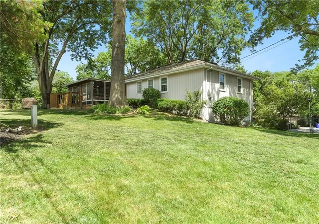 Homes for sale in Merriam, KS | 9917 W 65th Pl, Merriam, KS 66203 | MLS# 2626289