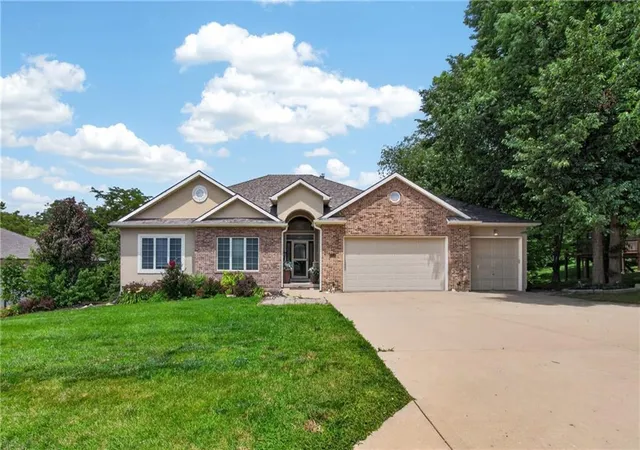 1st image of 10402 Nw River Hills Dr, Kansas City, MO 64152 | MLS# 2626290