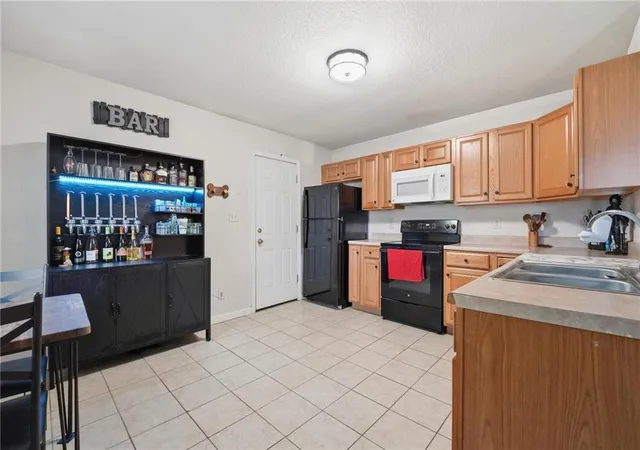 Homes for sale in Lawrence, KS | 1801 Maple Ln, Lawrence, KS 66044 | MLS# 2626294