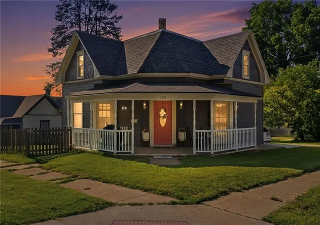 Homes for sale in Liberty, MO | 128 E Brown St, Liberty, MO 64068 | MLS# 2626303