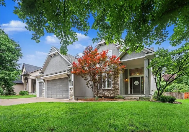 Homes for sale in Paola, KS | 24012 St Andrews Ct, Paola, KS 66071 | MLS# 2626306
