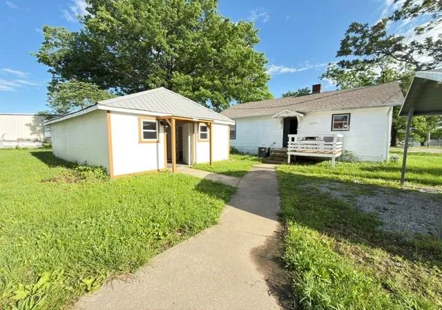 Homes for sale in Rich Hill, MO | 1300 E Park Ave, Rich Hill, MO 64779 | MLS# 2626310