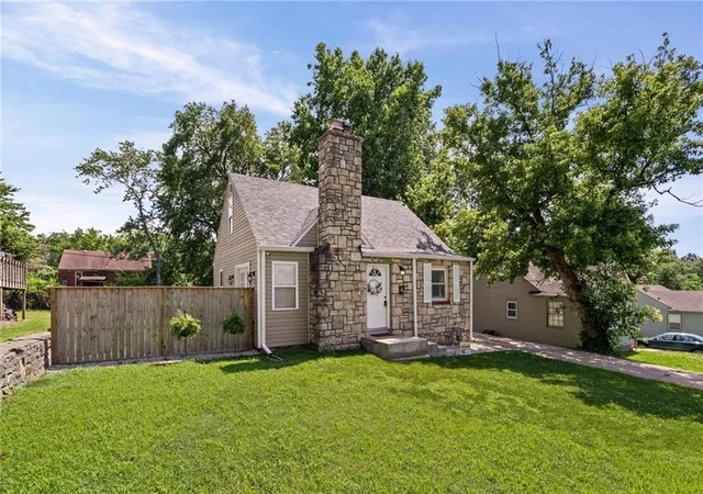 2nd image of 4317 Troup Ave, Kansas City, KS 66102 | MLS# 2626311