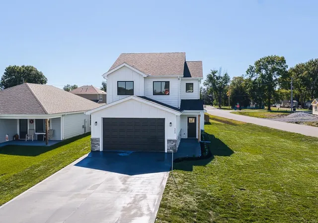Photo 1 of Single family home for sale at 900 2nd Street, Perry, KS 66073 | MLS# 2626315 | Listing updated on 2026-10-22